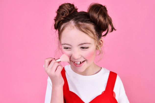 At What Age Should Your Child Start Wearing Makeup? A Guide for Parents